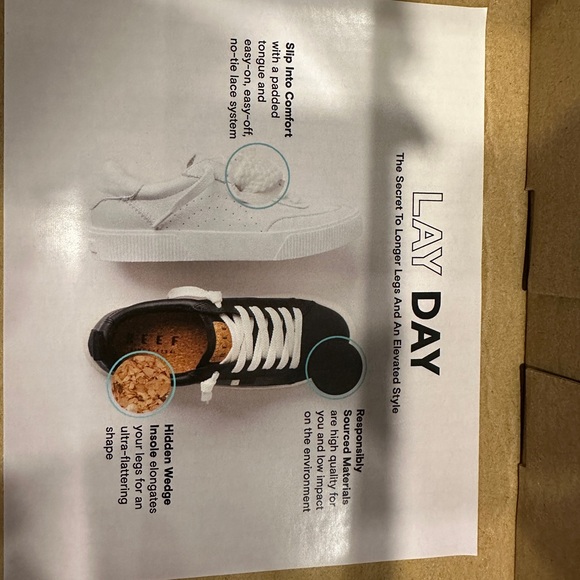 REEF - viral shoe of the summer Lay day dawn premium sneaker. NWT - Picture 6 of 9